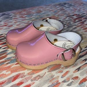 Handmade clogs pink patent leather